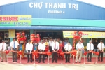 Cắt băng khánh thành chợ Thạnh Trị.