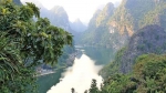 Lạc vào mê cung hang động Tràng An