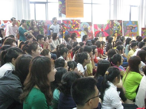 Sinh viên hào hứng tham gia kịch tương tác