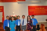Lãnh đạo Đảng ủy Văn phòng UBND tỉnh trao đổi với lãnh đạo Đoàn Thanh niên tại Tọa đàm "Học tập và làm theo Bác..." Ảnh: Túc Phúc.