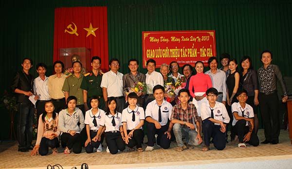 Giao lưu âm nhạc với học sinh trường THPT Chợ Gạo