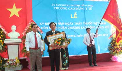 Trường Cao đẳng Y tế Tiền Giang: Đón nhận Huân chương Lao động hạng Nhì