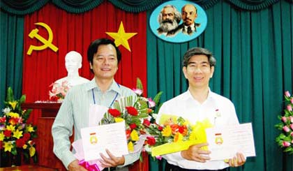Trao Bằng Lao động sáng tạo cho 2 bác sĩ