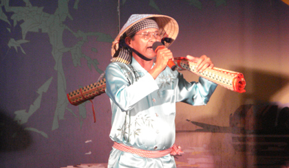 Tài tử Kim Hoàng với bản vọng cổ “Tình anh bán chiếu” của Soạn giả Viễn Châu