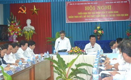 Đoàn công tác của NHNN làm việc với NHNN Chi nhánh Tiền Giang.