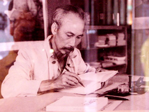 Học Người ba chữ "tự - phê - bình"