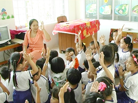 Cô giáo Mầm non tận tâm