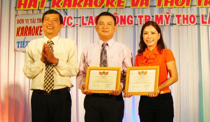 TP. Mỹ Tho: Hội thi hát Karaoke và thời trang công sở