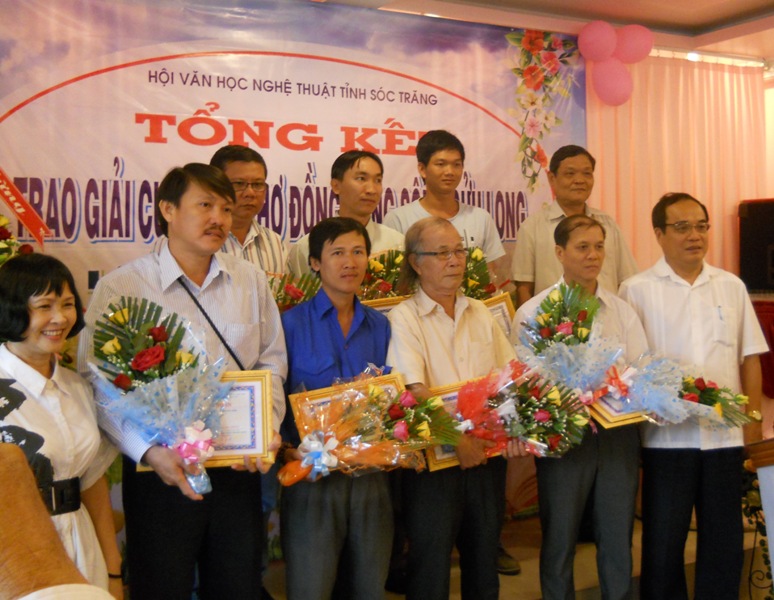 Các tác giả đoạt giải thưởng