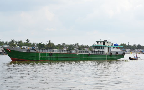Kinh Chợ Gạo là tuyến đường thủy nội địa huyết mạch nối các tỉnh ĐBSCL với TP. Hồ Chí Minh. Ảnh: Vân Anh