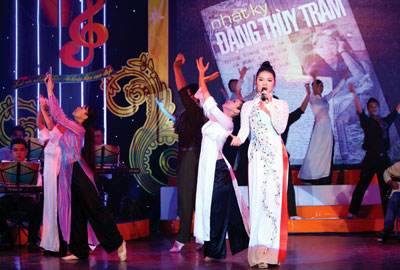 Những ca khúc truyền thống cách mạng luôn tạo nên nhiều cảm xúc cho người nghe và sống mãi với thời gian.