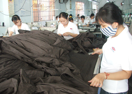 Dây chuyền may của công ty.