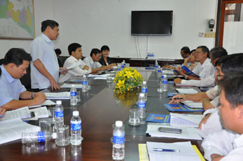 Ông Lại Xuân Môn, Trưởng đoàn kiểm tra của Ủy ban Quốc gia về thanh niên Việt Nam phát biểu tại cuộc họp.