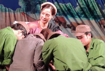 Vở diễn "Lời thề thứ 9", kịch bản Lưu Quang Vũ, đạo diễn NSND Xuân Huyền của Nhà hát Tuổi Trẻ dàn dựng. Ảnh: C.T.V.