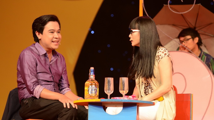 Cố nghệ sĩ Thế Sơn trong trích đoạn "Tình nhân đến với tình nhân" tại buổi trao giải Cù nèo vàng 2012 - Ảnh: TTD