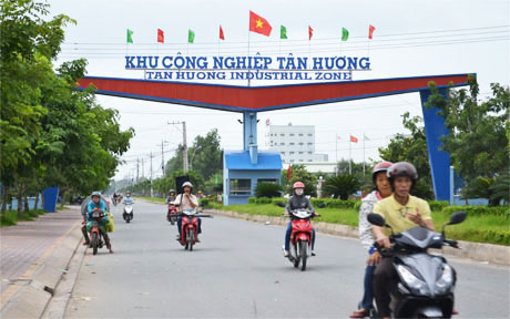 Tuy gặp nhiều khó khăn, các doanh nghiệp trên địa bàn tỉnh vẫn nỗ lực duy trì tốc độ tăng trưởng xuất khẩu hàng hóa. Ảnh: Vân Anh