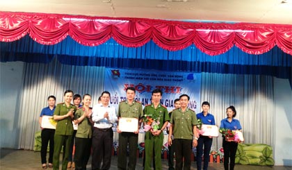 Hội thi “Tuổi trẻ  với an toàn giao thông”