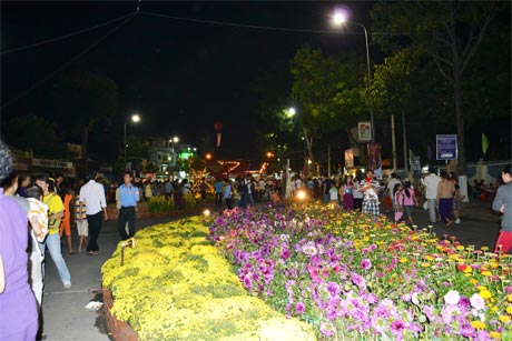 Đường hoa Hùng Vương xuân Quý Tỵ 2013 .Ảnh: Vân Anh