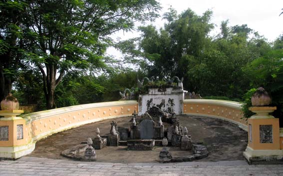 Lăng mộ Đức Quốc Công Phạm Đăng Hưng trong khu di tích Lăng mộ Hoàng Gia ở Long Hưng, TX. Gò Công. Ảnh: Hữu Chí