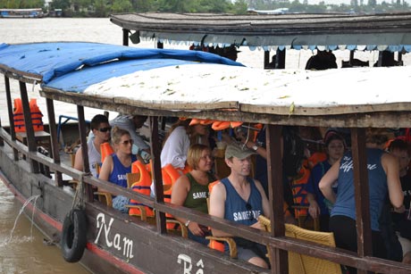 Du lịch sông nước là một thế mạnh của tỉnh. Ảnh: Vân Anh