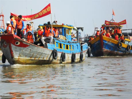 Lễ phát động hưởng ứng ATGT đường thủy nội địa.