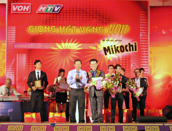 Cao Huy Thế nhận giải II cuộc thi.