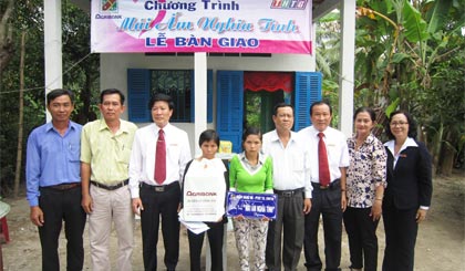 Chương trình Mái ấm nghĩa tình huy động cộng đồng cùng mang niềm vui đến hơn 50 gia đình nghèo mỗi năm.