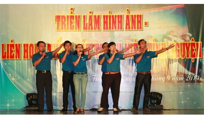 Một tiết mục tham dự Liên hoan “Tiếng hát thanh niên tình nguyện”.