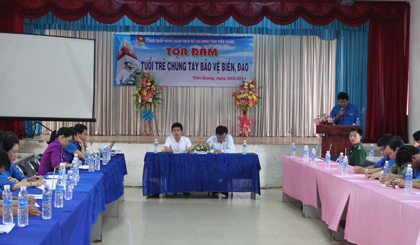 Nhiều ý kiến tham gia buổi toạ đàm.