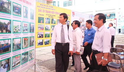 Triển lãm “Dấu ấn thanh niên tình nguyện”.