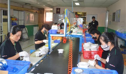 Dây chuyền công nghiệp sản xuất Chip LED của Công ty cổ phần Duhal. Ảnh: THẾ ANH