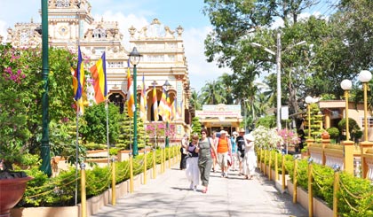 Chùa Vĩnh Tràng. Ảnh: NC