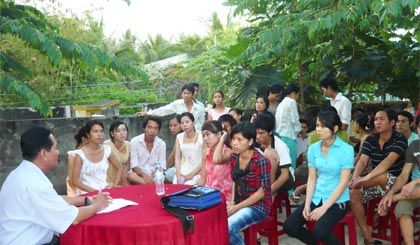 Một buổi tuyên truyền về chính sách, pháp luật cho người lao động tại Khu nhà trọ công nhân tự quản Mỹ Ngọc, xã Trung An (TP. Mỹ Tho).