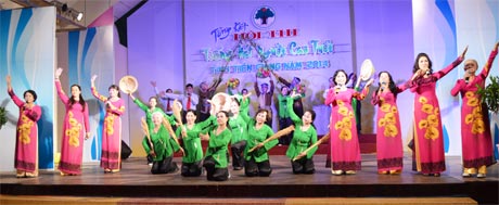 Tiết mục hát múa “Chung tay xây dựng nông thôn mới” của đơn vị TP. Mỹ Tho đoạt giải A.