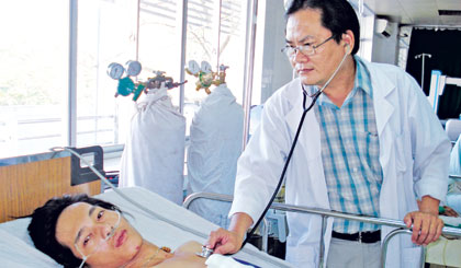 Bệnh viện Đa khoa tỉnh đã thực hiện được nhiều kỹ thuật khó trong việc điều trị bệnh. Trong ảnh, bệnh nhân bị thủng tim chết lâm sàng đã được cứu sống.