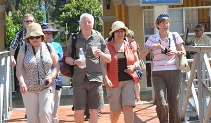 Khách du lịch nước ngoài đến với Tiền Giang ngày càng tăng. Ảnh: Vân Anh