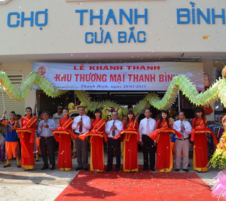 Cắt băng khánh thành Khu Thương mại Thanh Bình (xã Thanh Bình, Chợ Gạo).