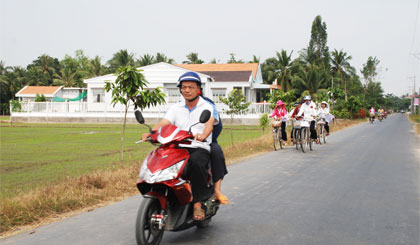 Qua 4 năm xây dựng nông thôn mới, nhiều vùng nông thôn ở huyện Gò Công Tây đi lên khởi sắc. Ảnh: Hạnh Nga