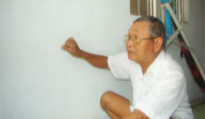 Chú Ngô Văn Thức tái hiện lại cách đánh mooc.