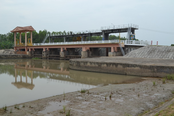 Cống Xuân Hòa là một trong những cống cấp nước chủ yếu cho vùng Dự án ngọt hóa Gò Công.