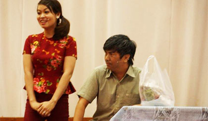 Hoàng Long vai ông nội trong kịch bản Cháu rể của tác giả Phan Hiếu Lễ tại Hội diễn khu vực phía Nam ở TP. Cần Thơ tháng 4-2015.