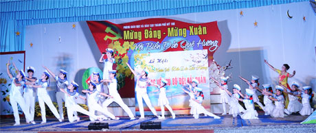 Một trong những tiết mục múa do Ngọc Trinh dàn dựng.