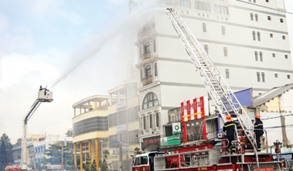 Diễn tập phương án chữa cháy. 