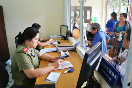 Hoạt động tại Phòng Quản lý xuất nhập cảnh.