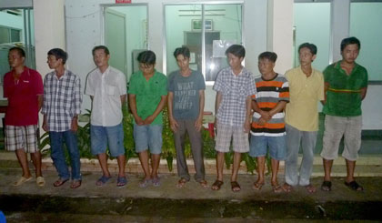 Các đối tượng tụ tập đông người để đá gà và xem đá gà bị xử phạt.