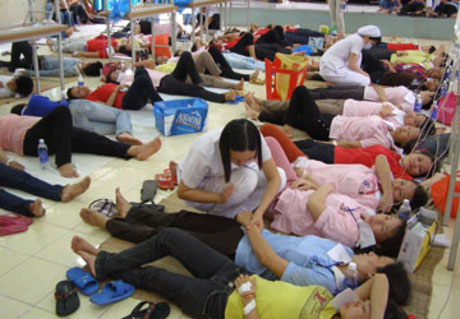 Ngộ độc thực phẩm hàng loạt.