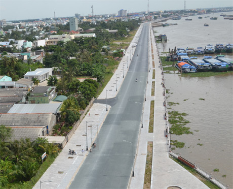Đường và kè sông Tiền tạo thêm điểm nhấn cho đô thị Mỹ Tho.