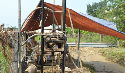 Một giếng tầng nông được nông dân sử dụng.