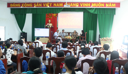 Các đại biểu tham gia thảo luận tại buổi tọa đàm.