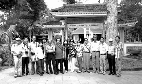 Đoàn Văn nghệ sĩ Tiền Giang đi thực tế ở Đồng Tháp Mười